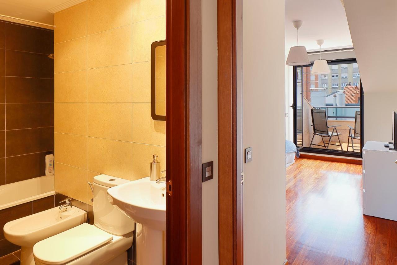Atico Con Terraza, Vistas Al Mar Y Parking En Playa De S Lorenzo Gijon Exterior photo